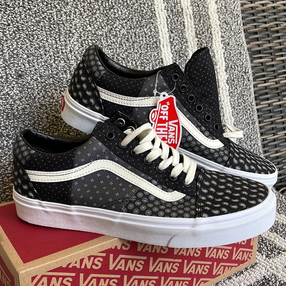 Vans Men’s Old Skool Tie Print Patchwork Black/True White Sneakers - Picture 6 of 16